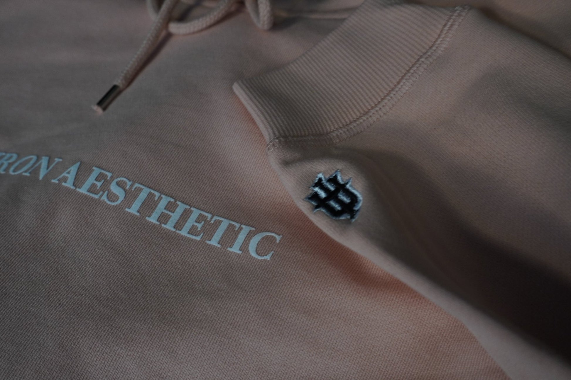 Women's crop hoodie - Iron Aesthetic